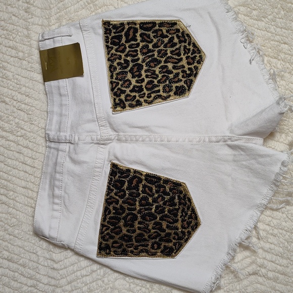 Nicki Minaj White Leopard Accent Pockets Cut Off Shorts Women Size 5/6 High Rise - Picture 8 of 11